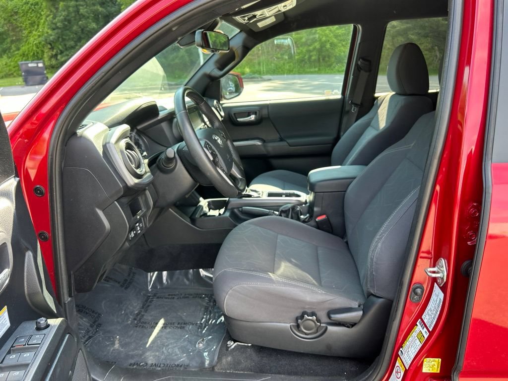 Used 2019 Toyota Tacoma TRD Off-Road AWD/4WD image 9