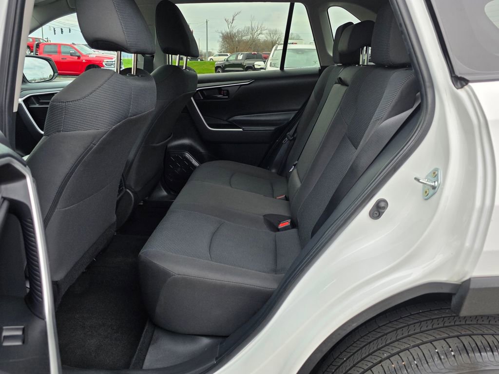 Used 2024 Toyota RAV4 LE AWD/4WD image 31