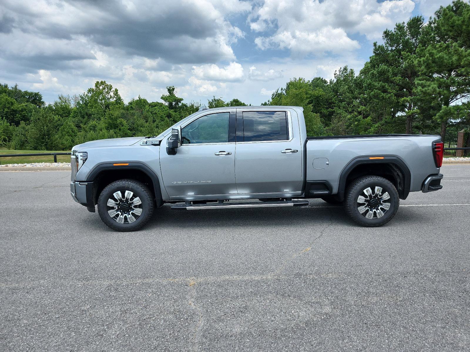 New 2025 GMC Sierra 2500 Denali w/ Denali Reserve Package image 2