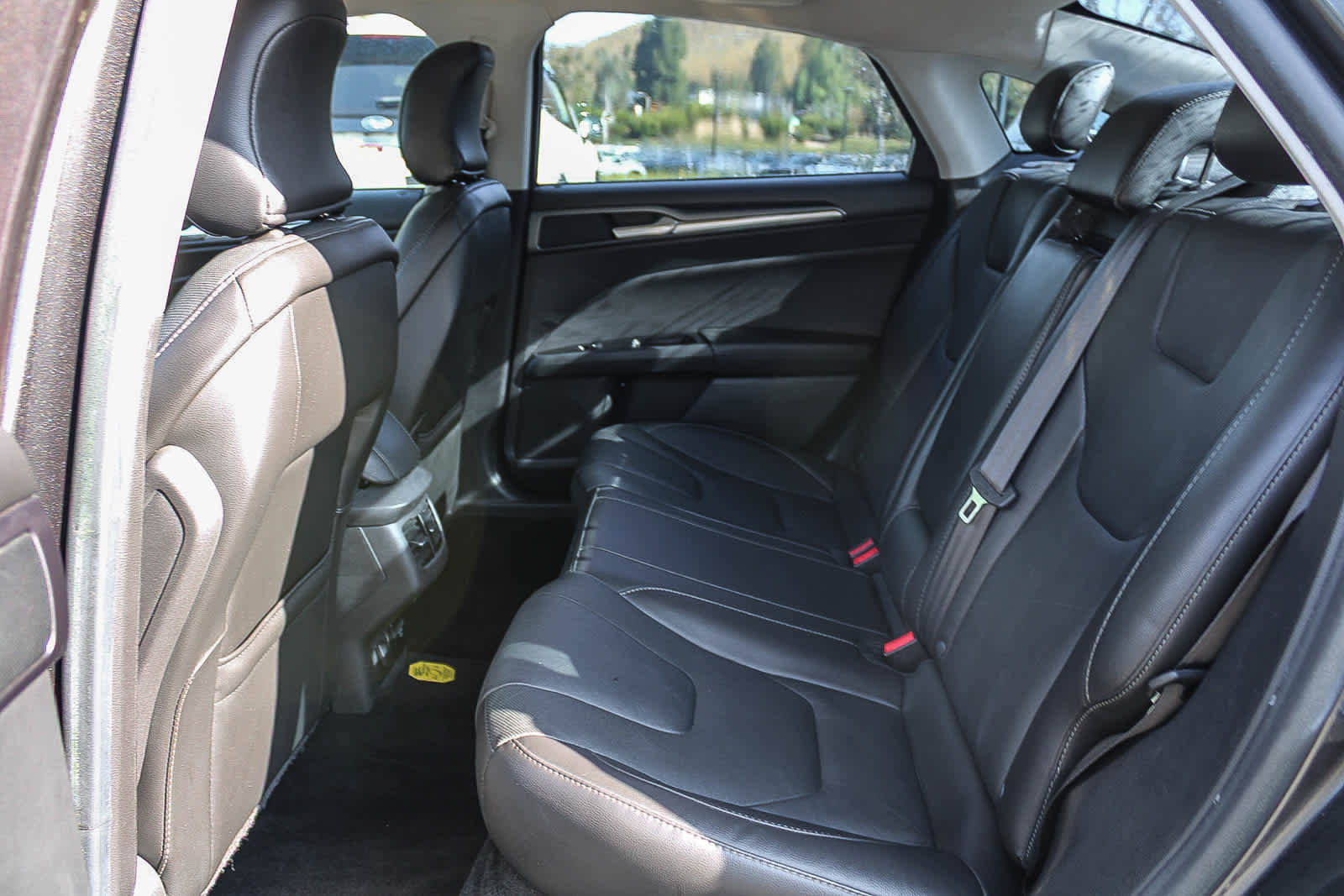 Used 2015 Ford Fusion Titanium FWD image 18