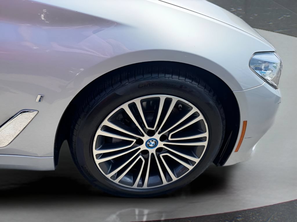 Used 2019 BMW 530e xDrive w/ Convenience Package AWD/4WD image 10