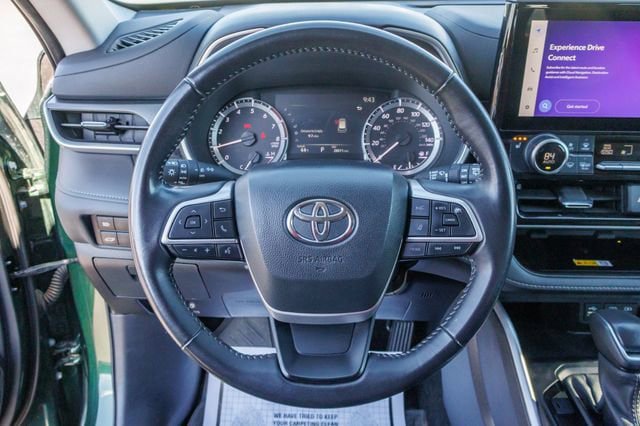 Used 2024 Toyota Highlander XLE AWD/4WD image 18