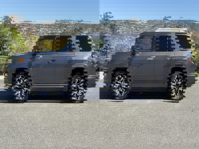 Used 2015 Toyota 4Runner Limited image 3