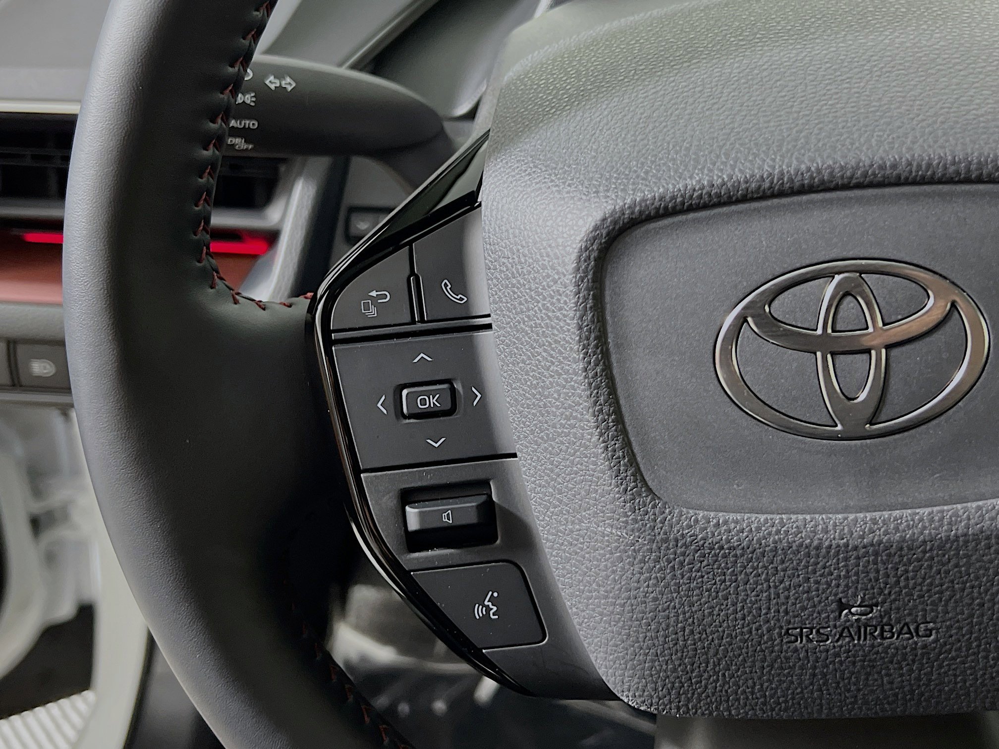 Used 2025 Toyota Prius Plug-In Hybrid FWD image 19