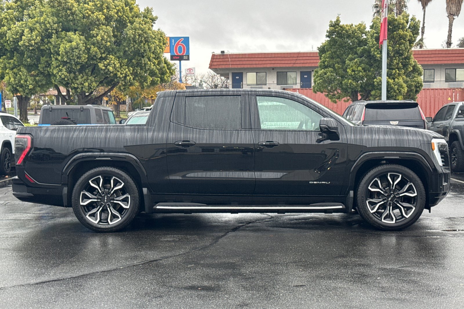 New 2025 GMC Sierra EV Denali video 3