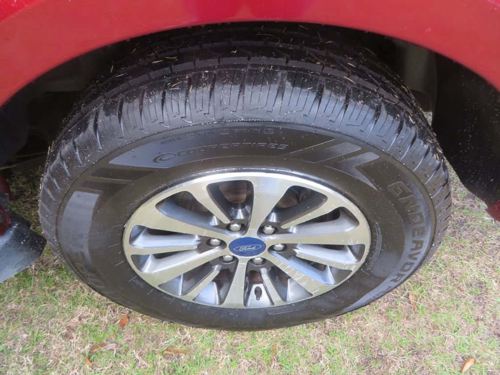 Used 2015 Ford Expedition XLT w/ Equipment Group 201A RWD image 28