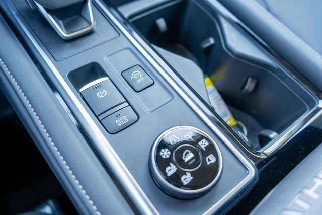 Certified 2025 Nissan Pathfinder SL image 32