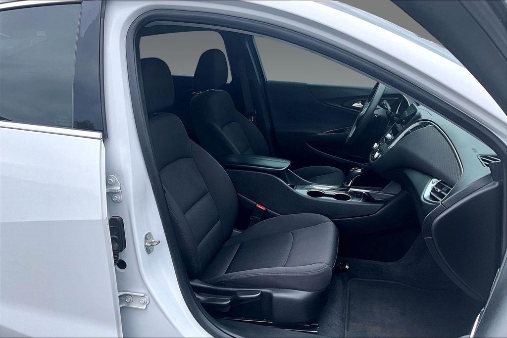 Used 2019 Chevrolet Malibu LT FWD image 4