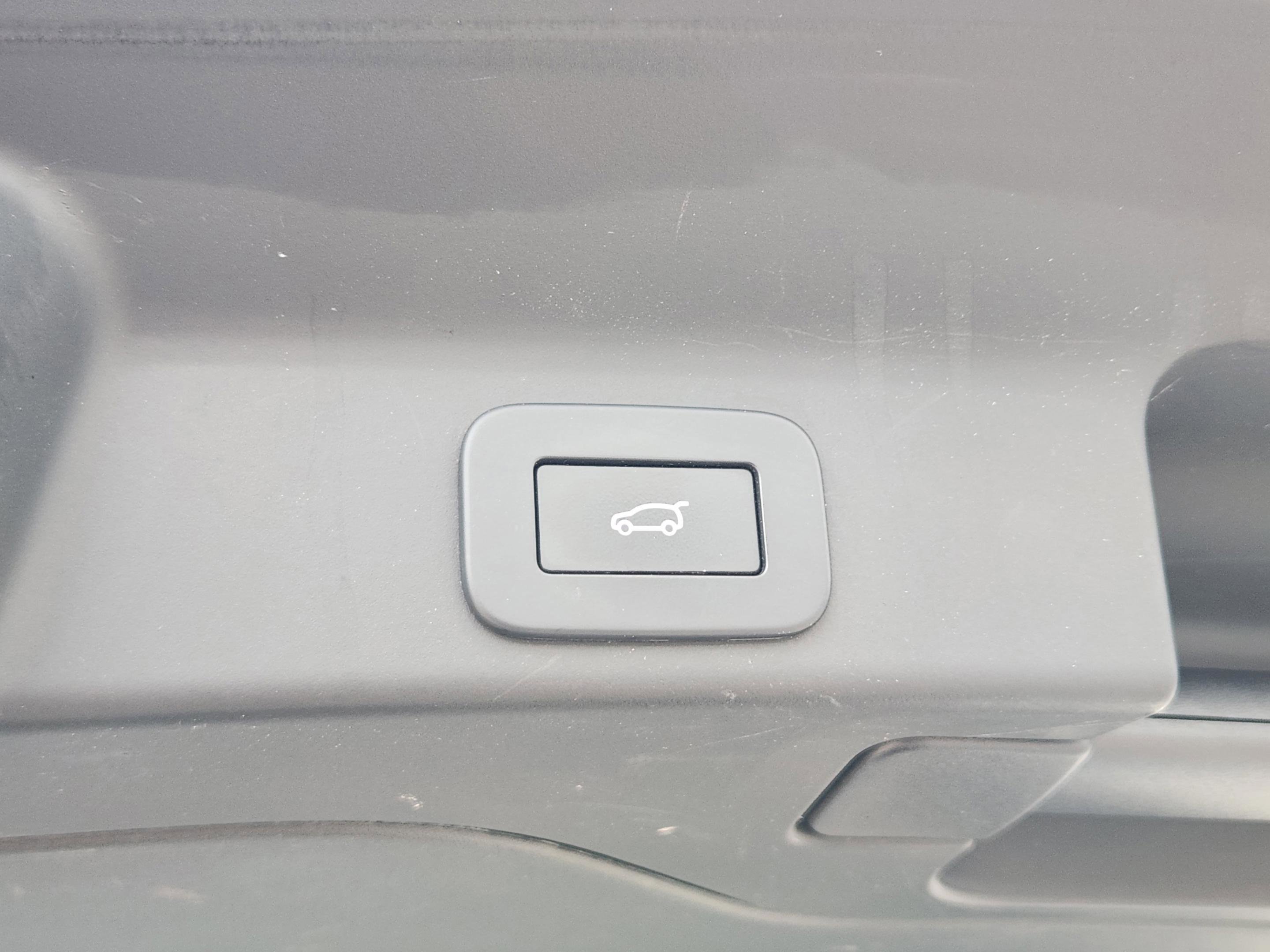 Certified 2024 Jaguar F-PACE R-Dynamic S image 30