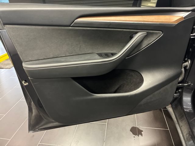 Used 2024 Tesla Model Y Long Range RWD image 11