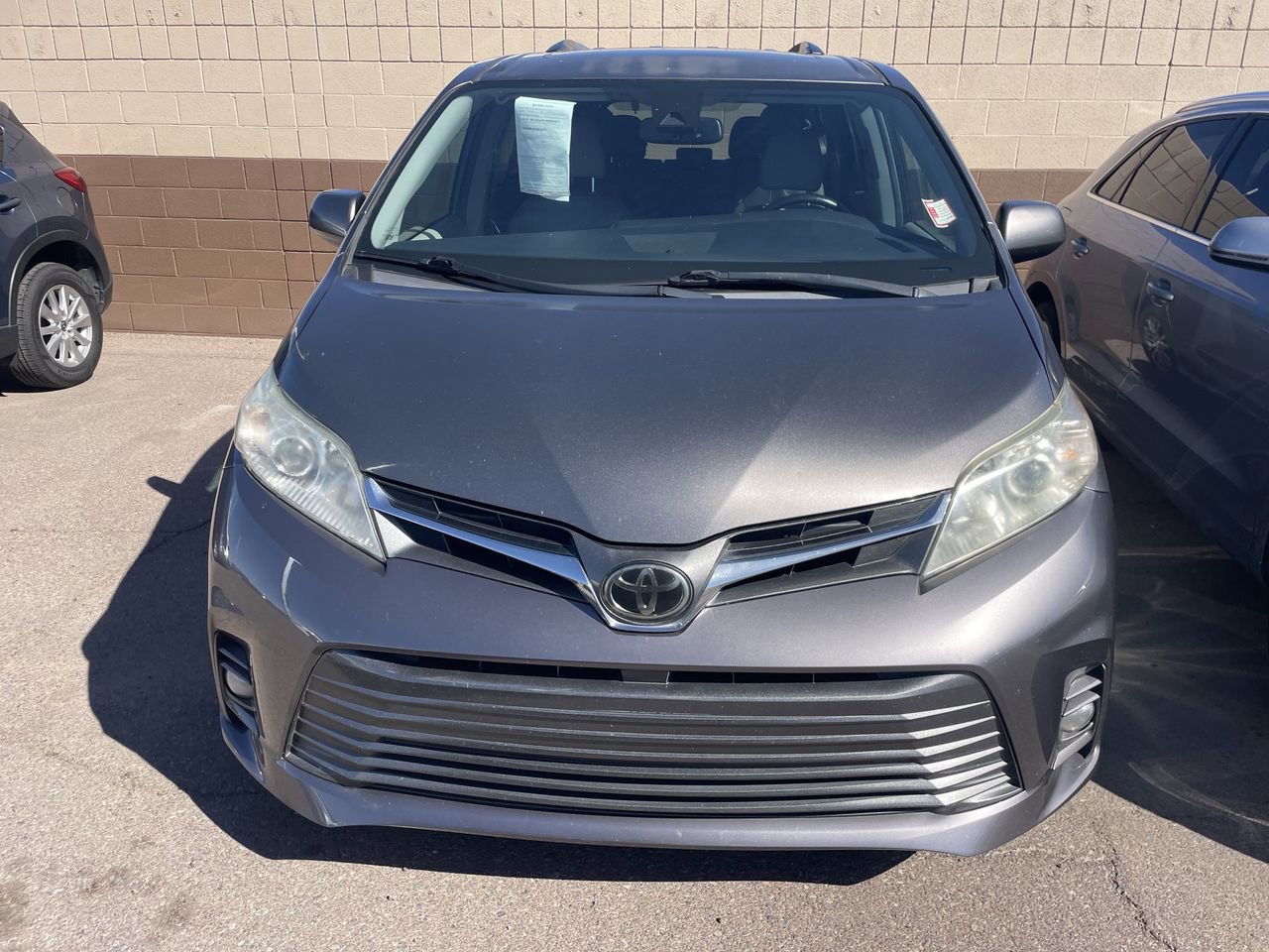 Used 2018 Toyota Sienna XLE Premium w/ Carpet Mat Package image 3