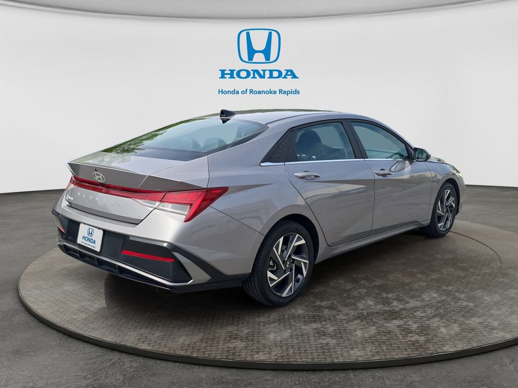 Used 2025 Hyundai Elantra Limited image 5