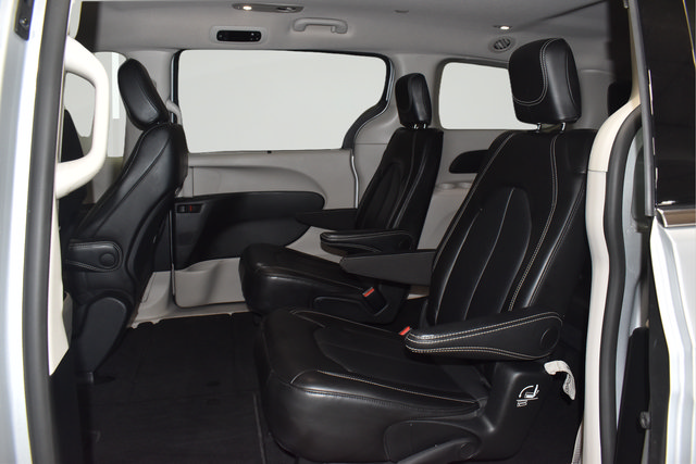 Certified 2024 Chrysler Pacifica Touring-L FWD image 10