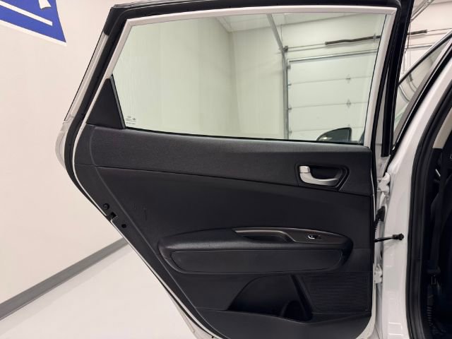 Used 2020 Kia Optima LX image 28