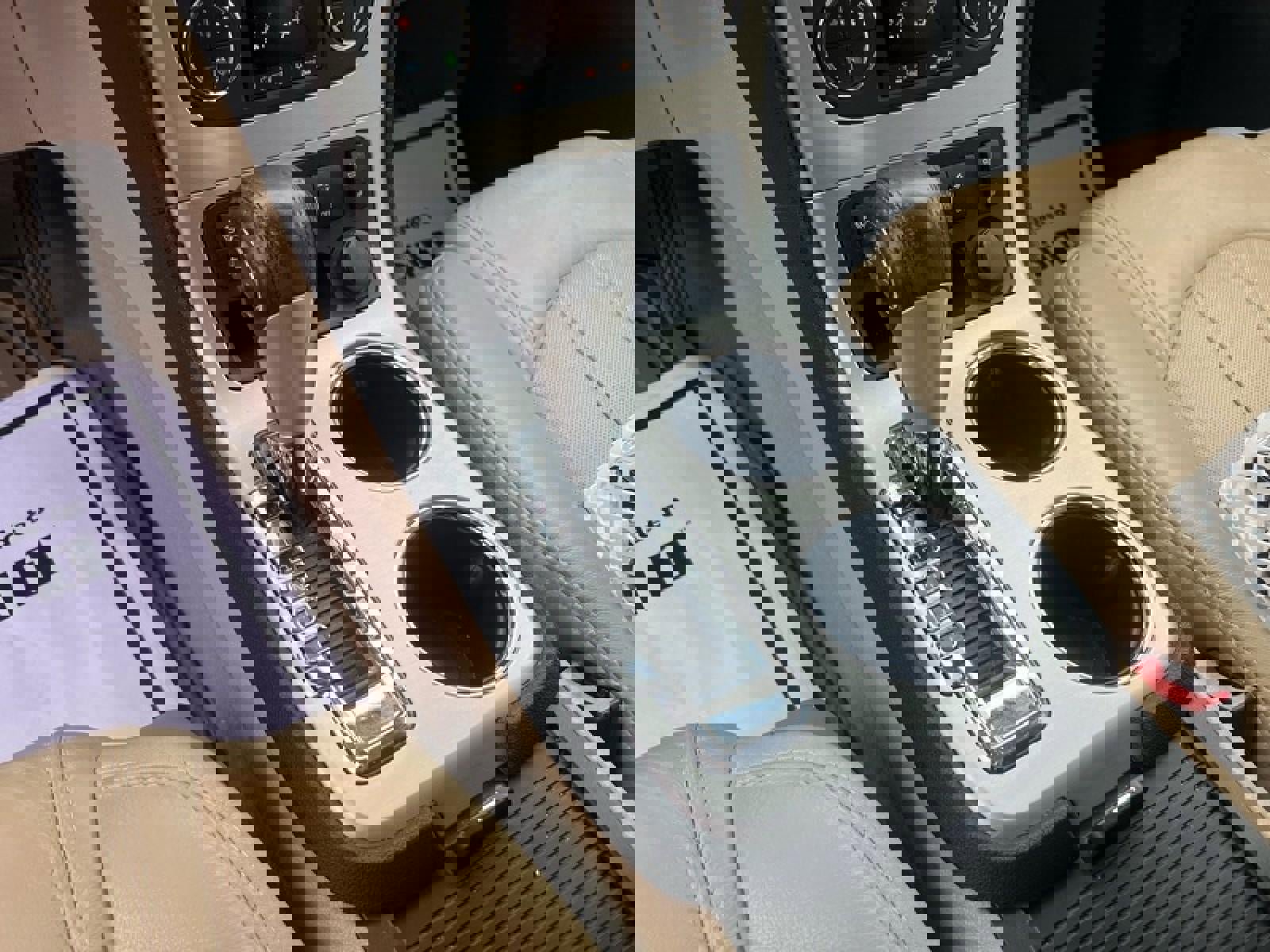 Used 2011 GMC Acadia SLT image 16