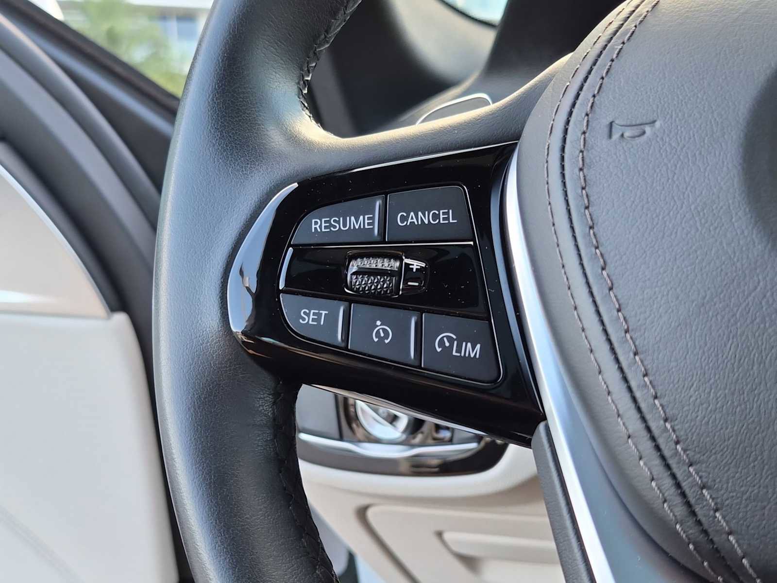 Used 2021 BMW 530e 530e w/ Premium Package image 21