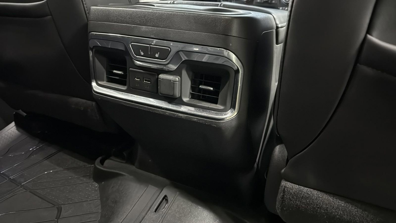 Used 2021 Chevrolet Silverado 1500 High Country w/ Technology Package image 28