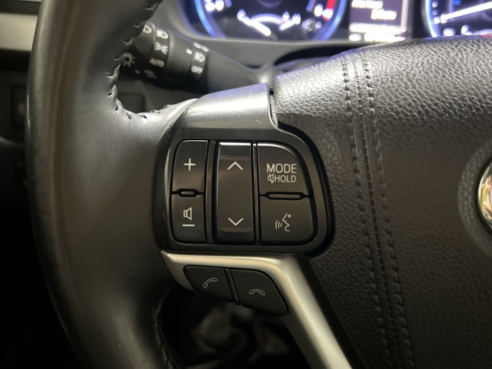 Used 2019 Toyota Highlander XLE AWD/4WD image 22