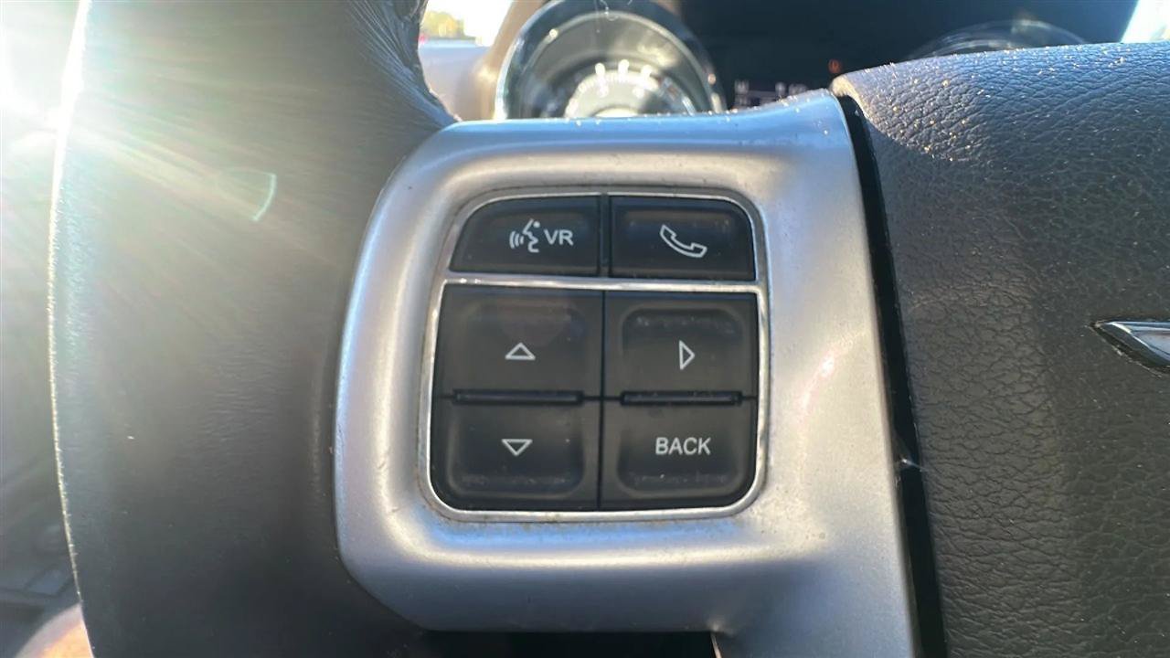 Used 2016 Chrysler Town & Country Touring FWD image 44
