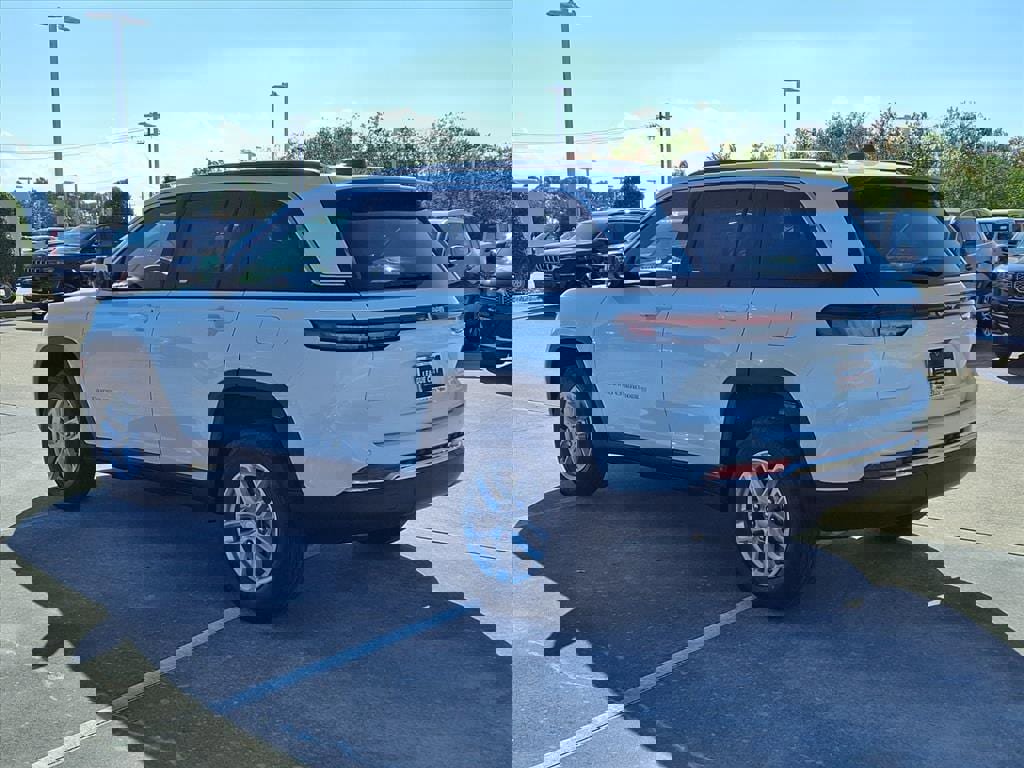 New 2025 Jeep Grand Cherokee Laredo X image 2