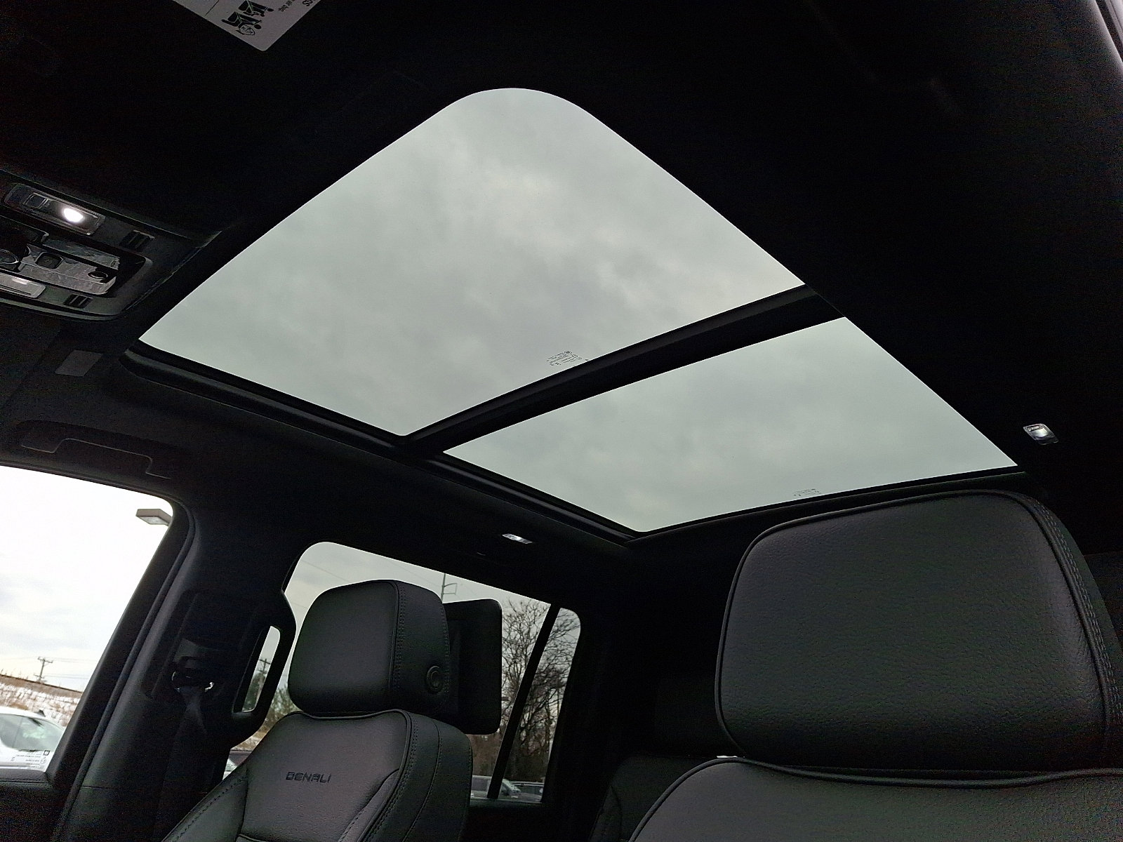 Used 2026 GMC Yukon XL Denali w/ Advanced Technology Package image 15