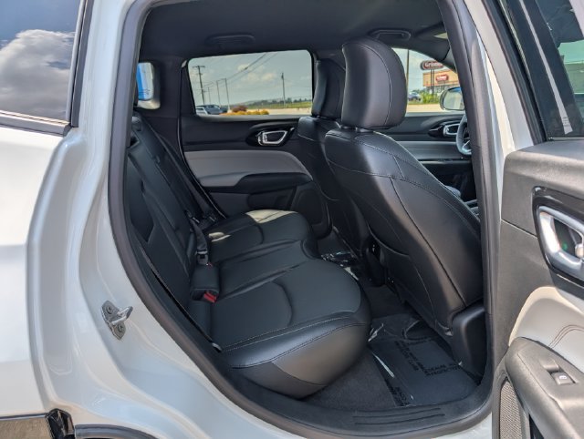 Used 2023 Jeep Compass Limited AWD/4WD image 5