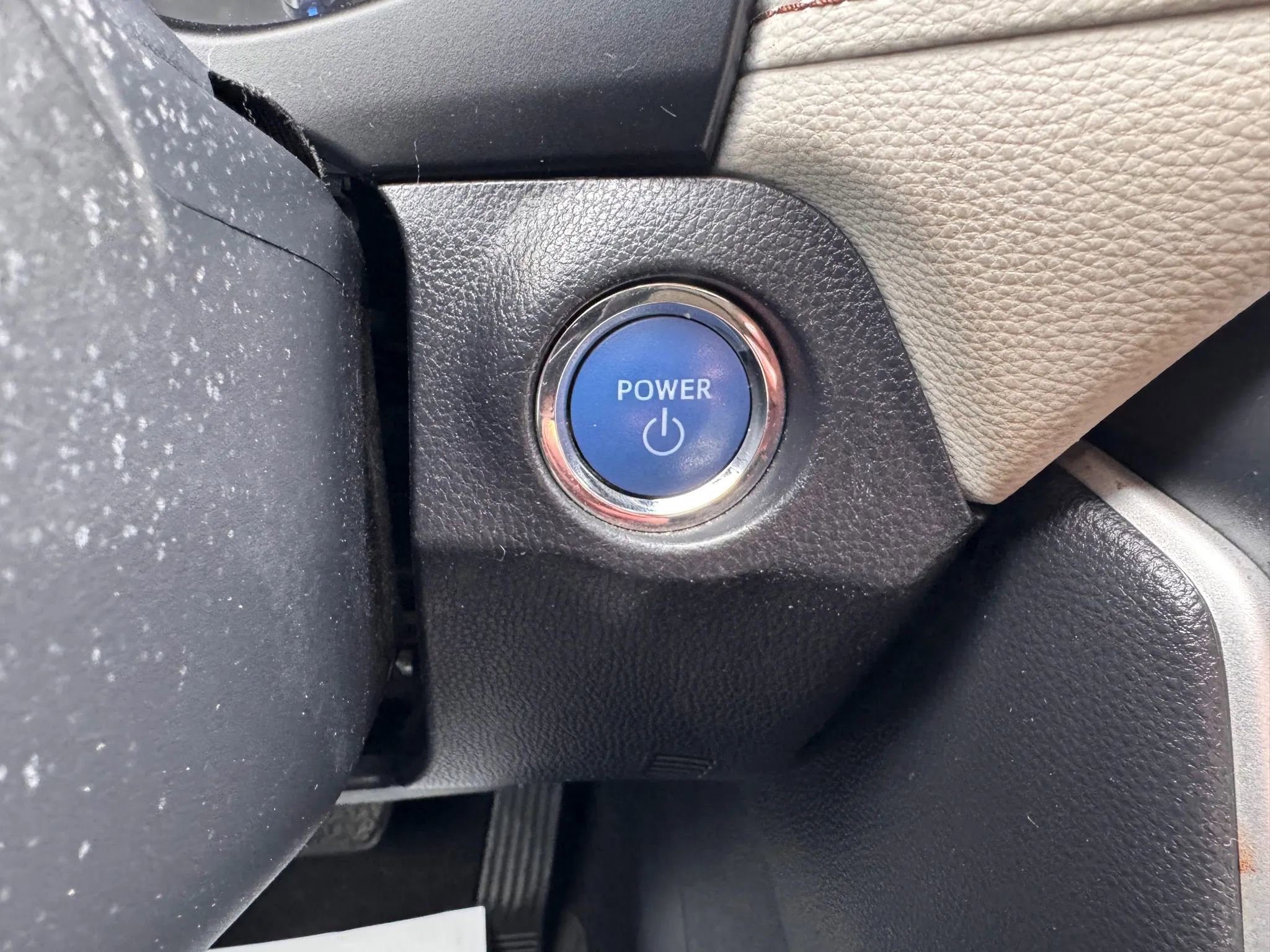 Used 2021 Toyota RAV4 XLE w/ Carpet Mat Package (TMS) image 32