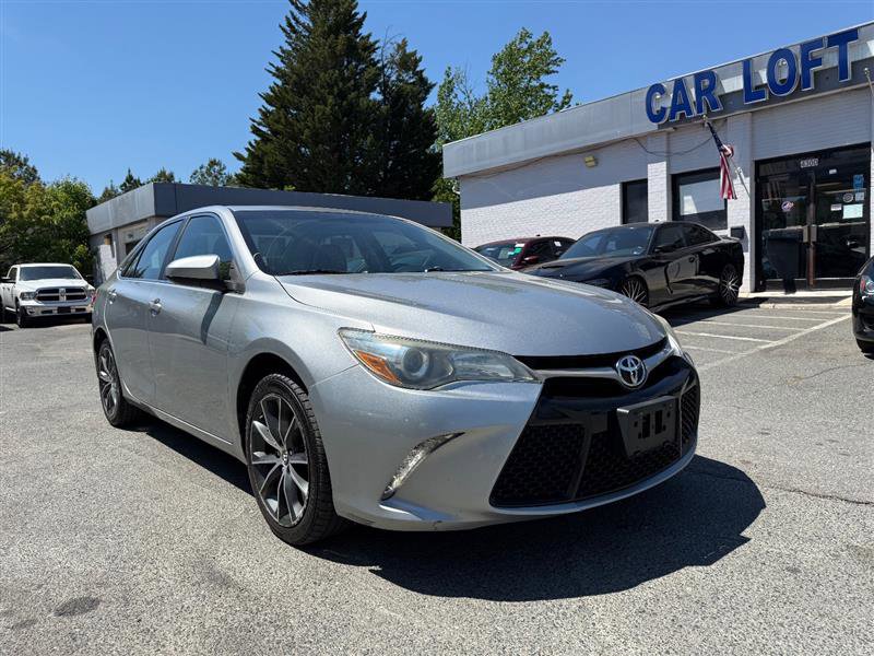 Used 2016 Toyota Camry XSE w/ Moonroof Package FWD image 4