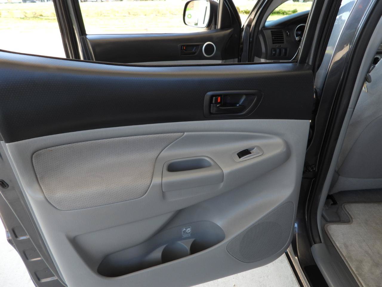 Used 2011 Toyota Tacoma PreRunner w/ SR5 Pkg #2 RWD image 49