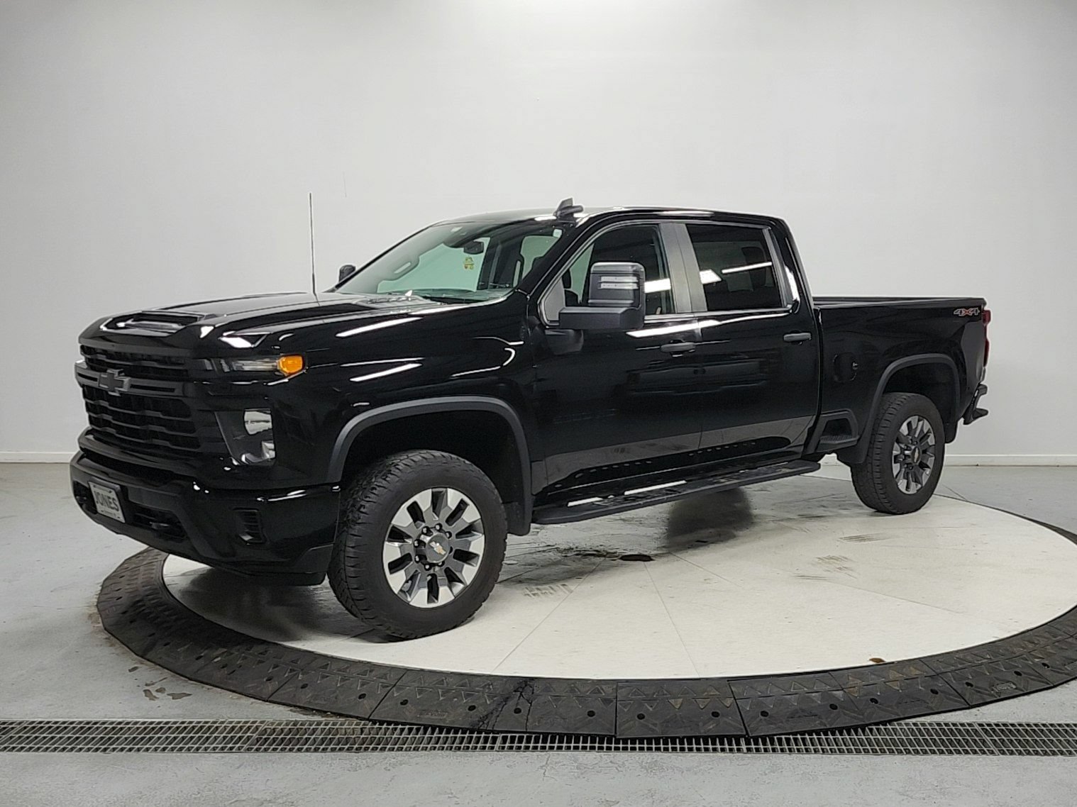 Used 2024 Chevrolet Silverado 2500 Custom w/ Custom Value Package AWD/4WD image 3