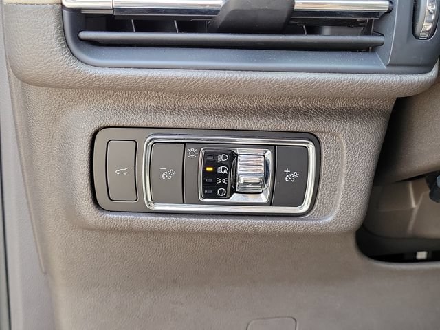Certified 2024 Lincoln Corsair FWD image 12