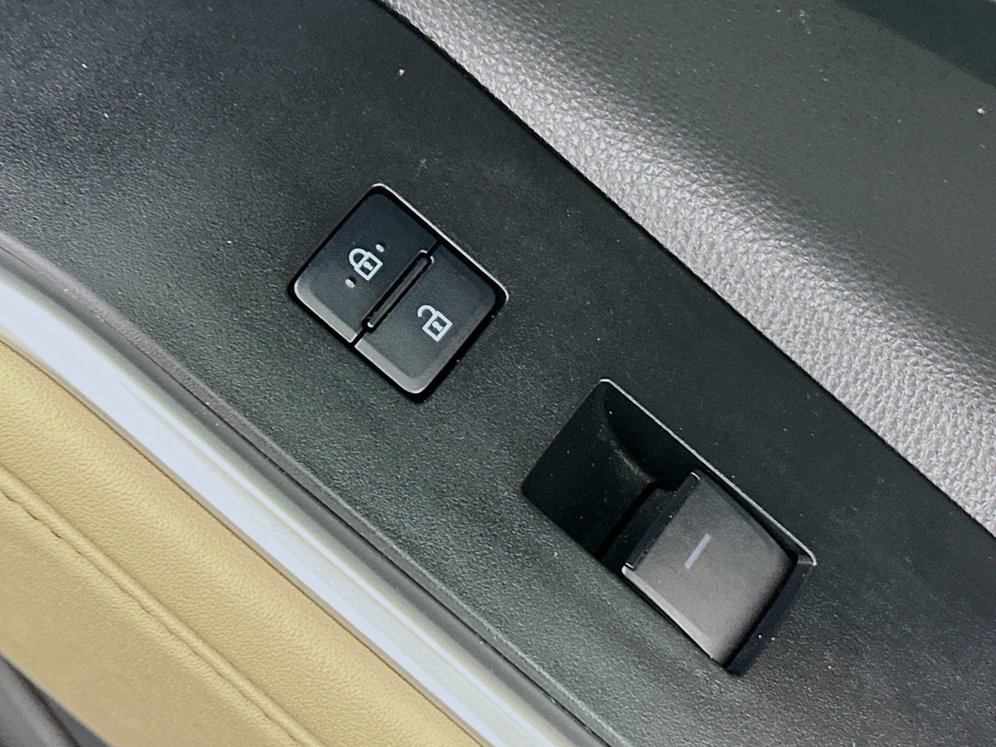 Used 2023 Toyota Highlander XLE AWD/4WD image 29