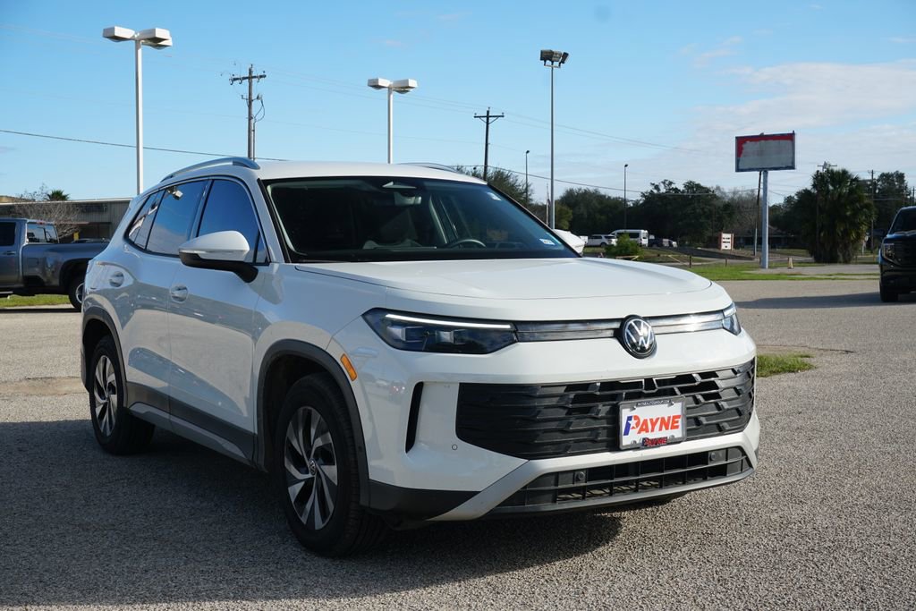 Used 2025 Volkswagen Tiguan S image 3