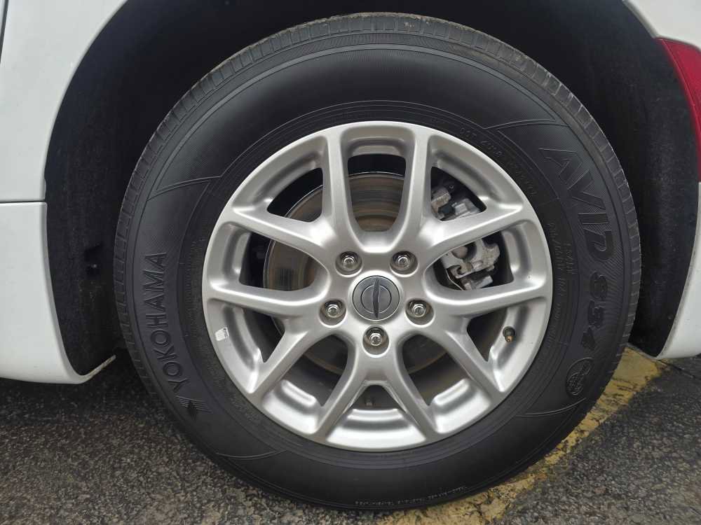 Used 2024 Chrysler Pacifica Touring-L image 3