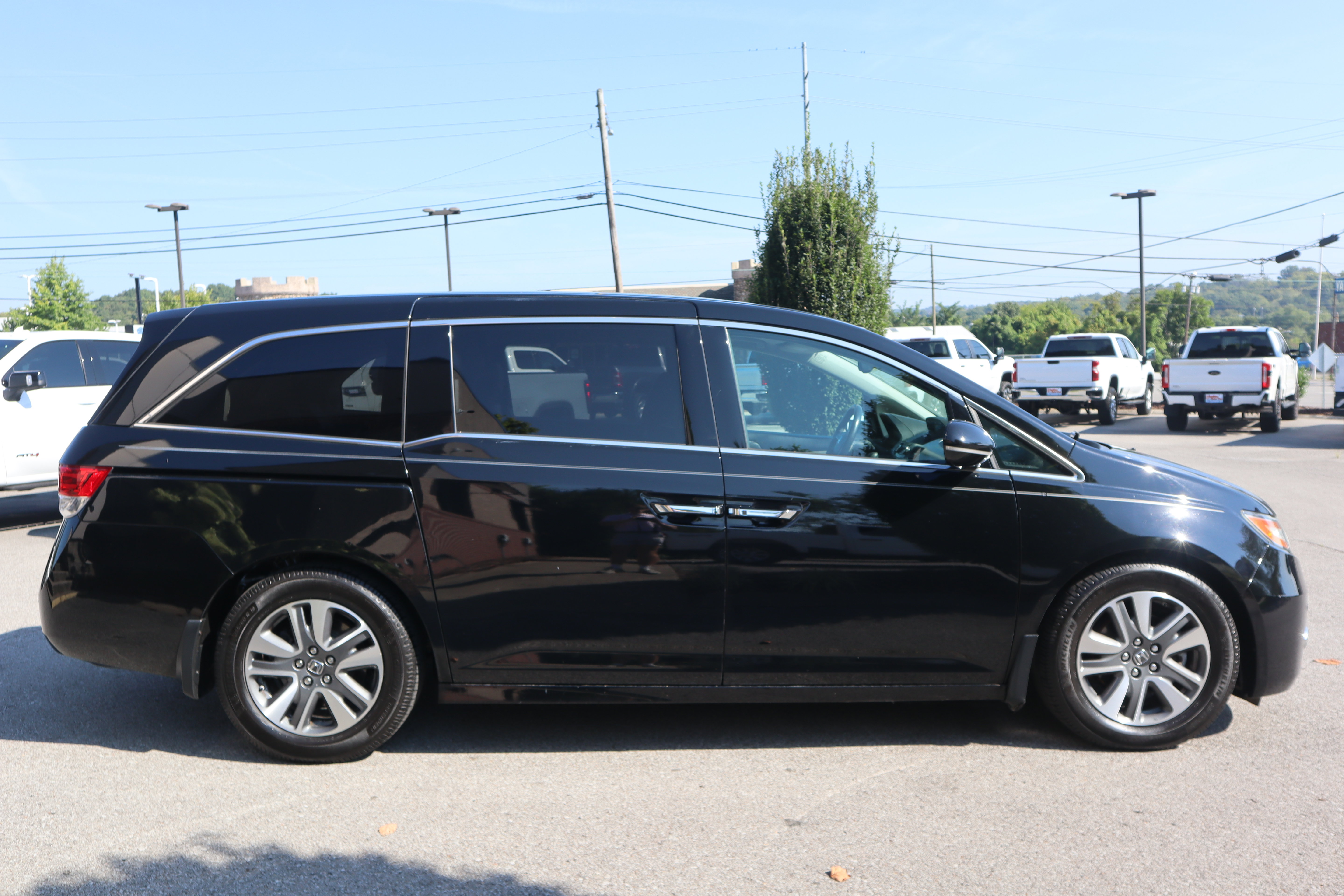 Used 2017 Honda Odyssey Touring Elite image 6