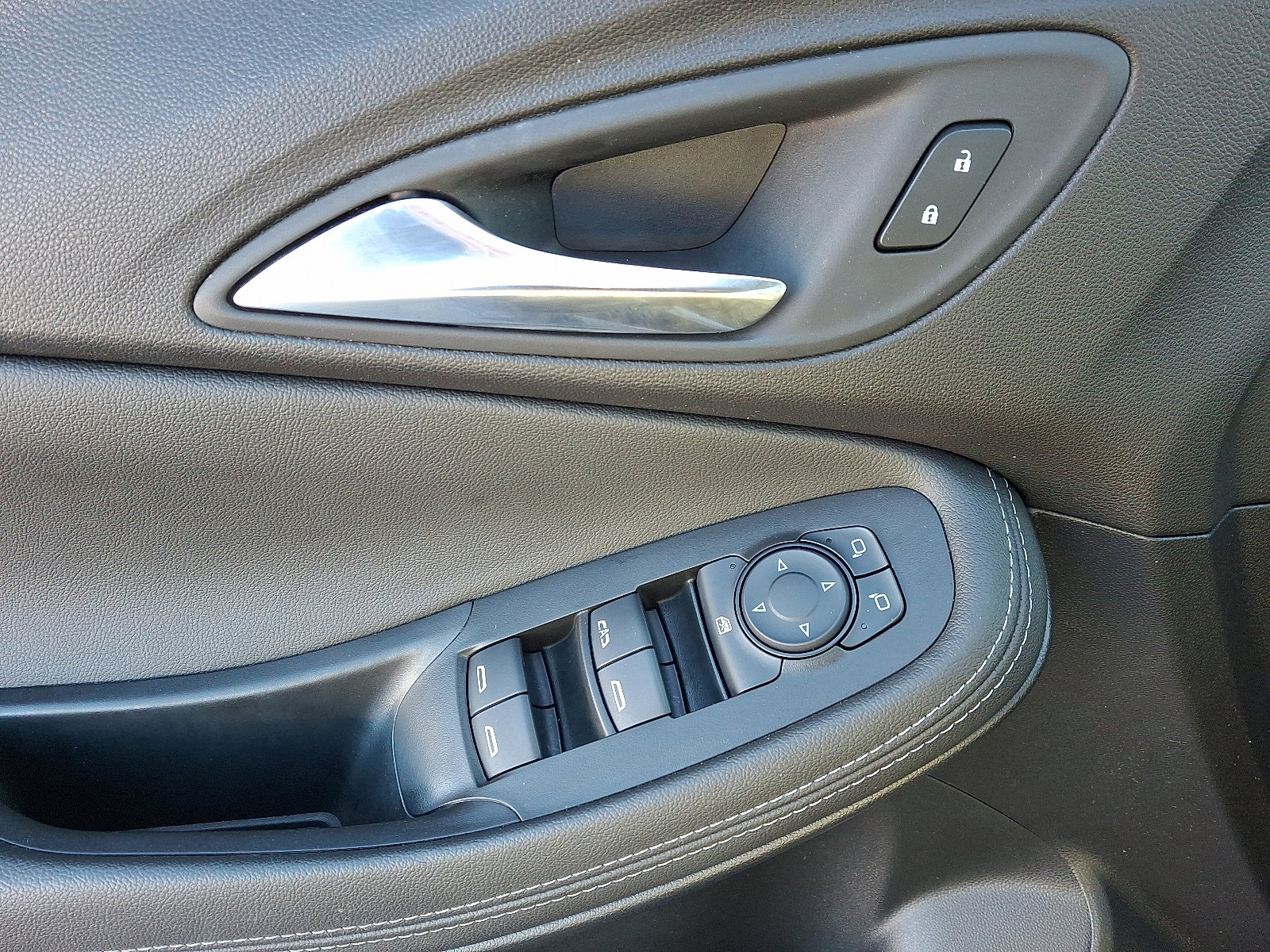 Used 2024 Buick Encore GX Sport Touring w/ Comfort Package image 12