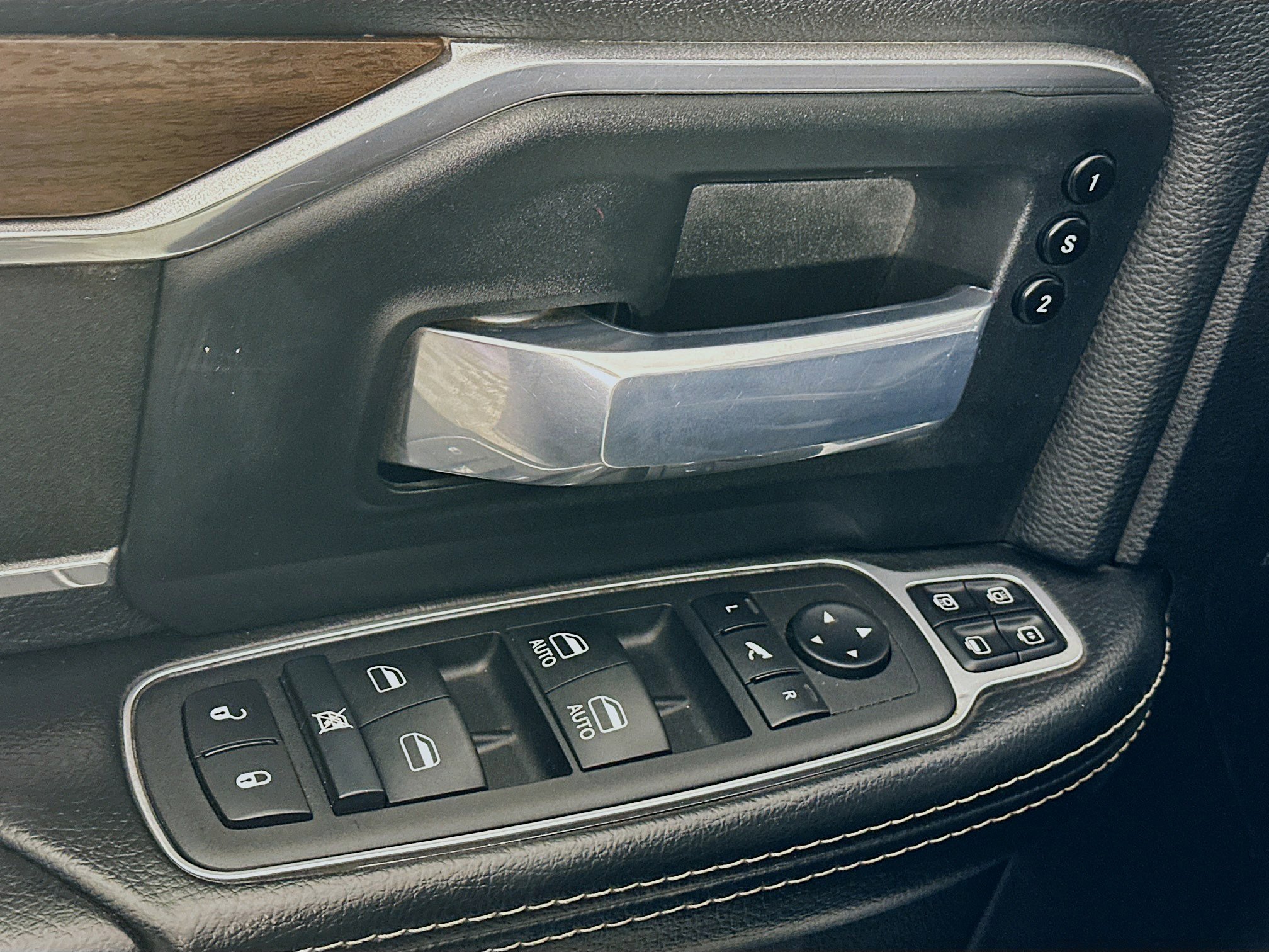 Used 2024 RAM 2500 Laramie image 15