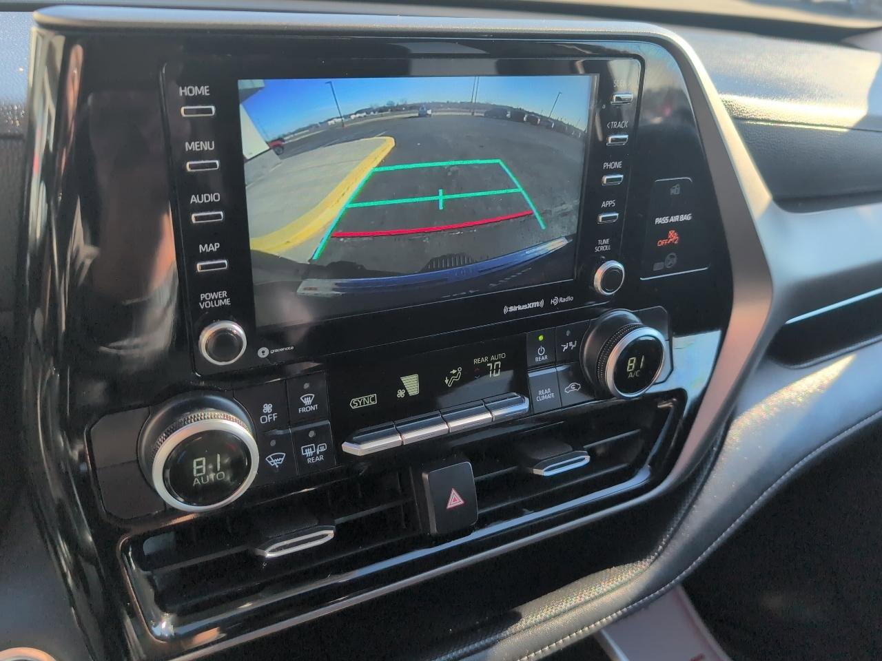 Used 2020 Toyota Highlander LE image 21