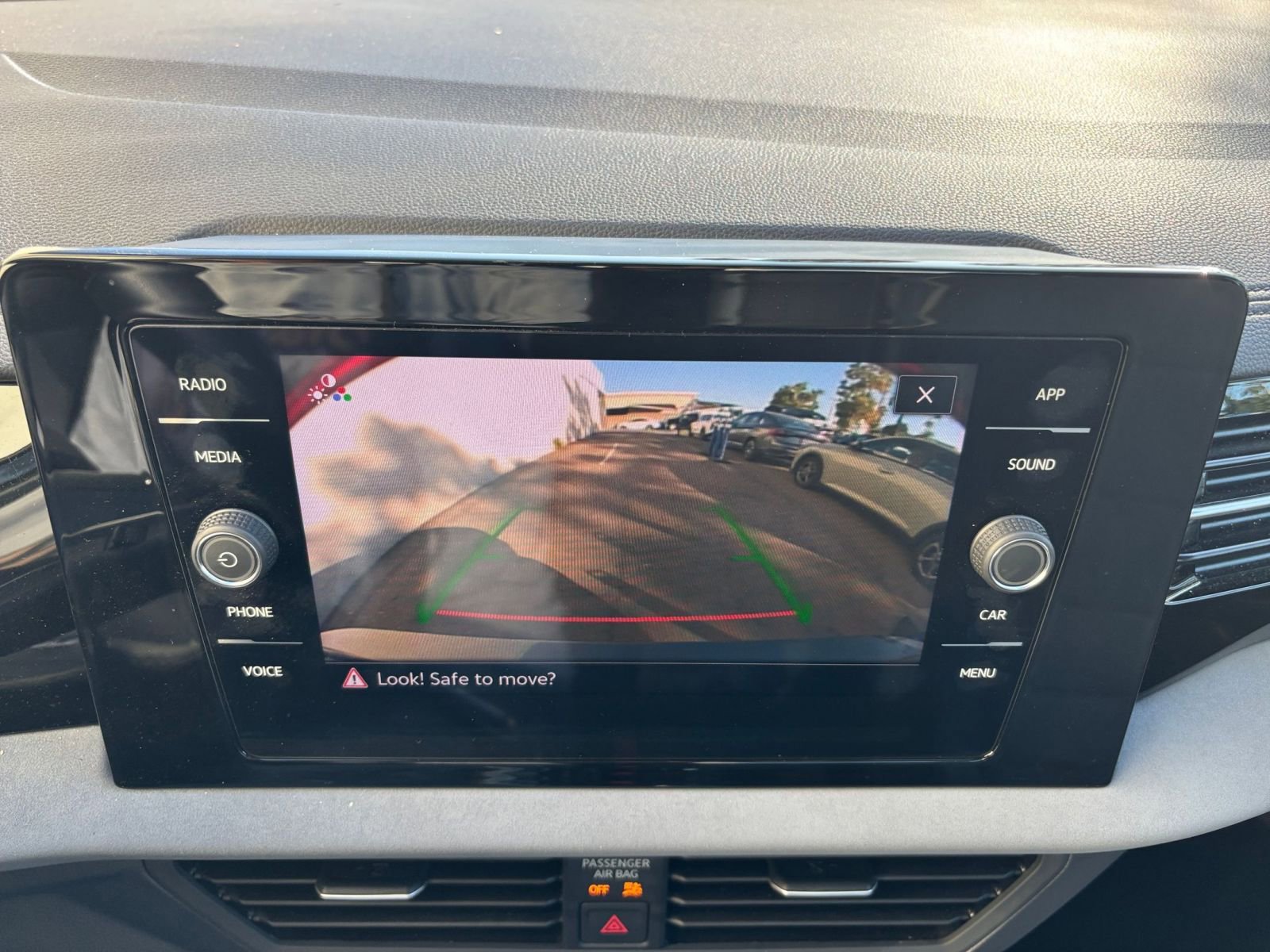 Used 2025 Volkswagen Jetta SE image 17