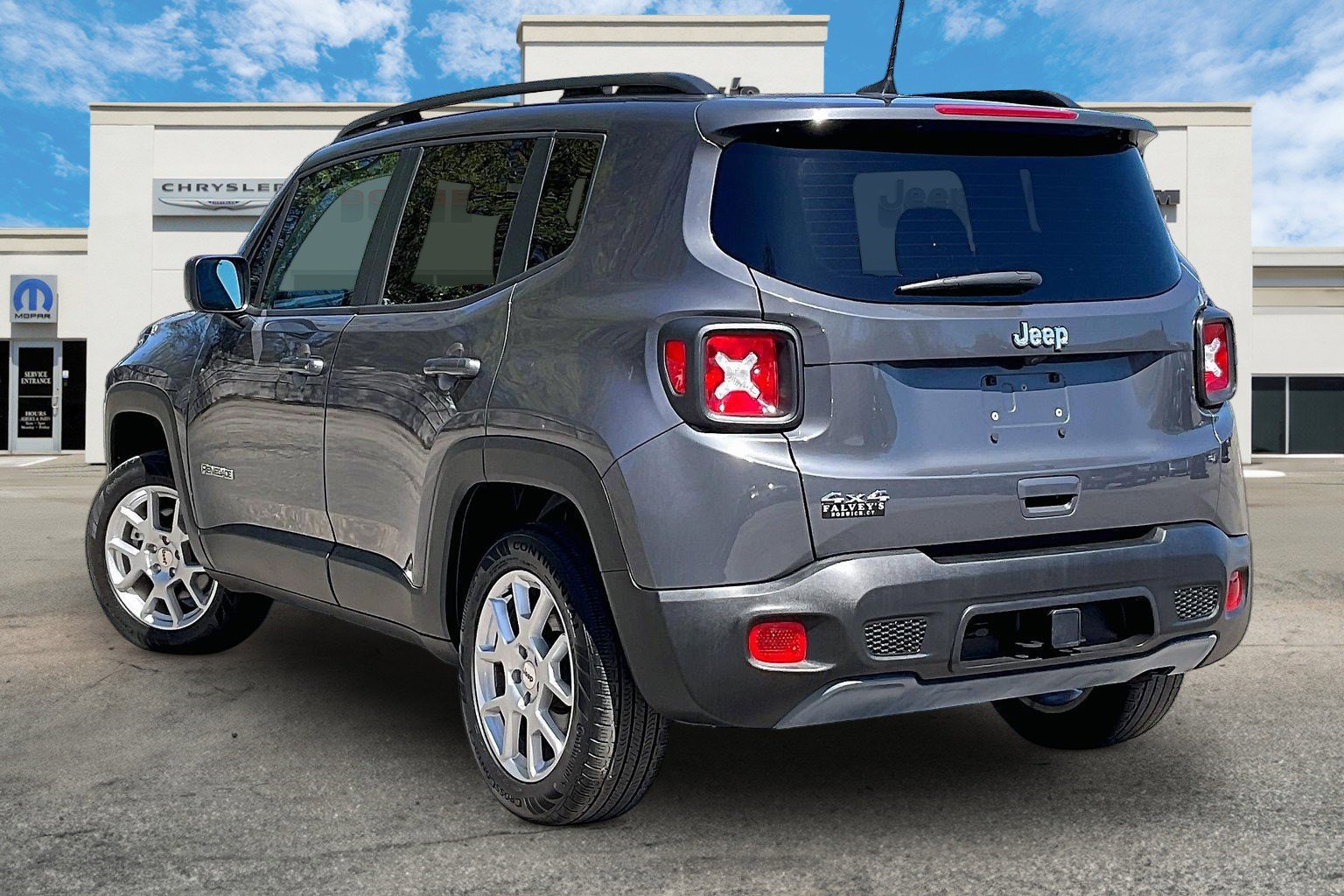 Used 2023 Jeep Renegade Latitude w/ Premium Group AWD/4WD image 12