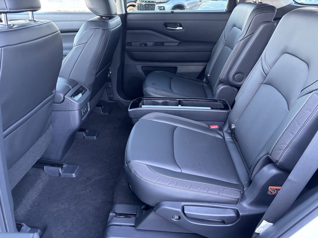 New 2026 Nissan Pathfinder SL image 24