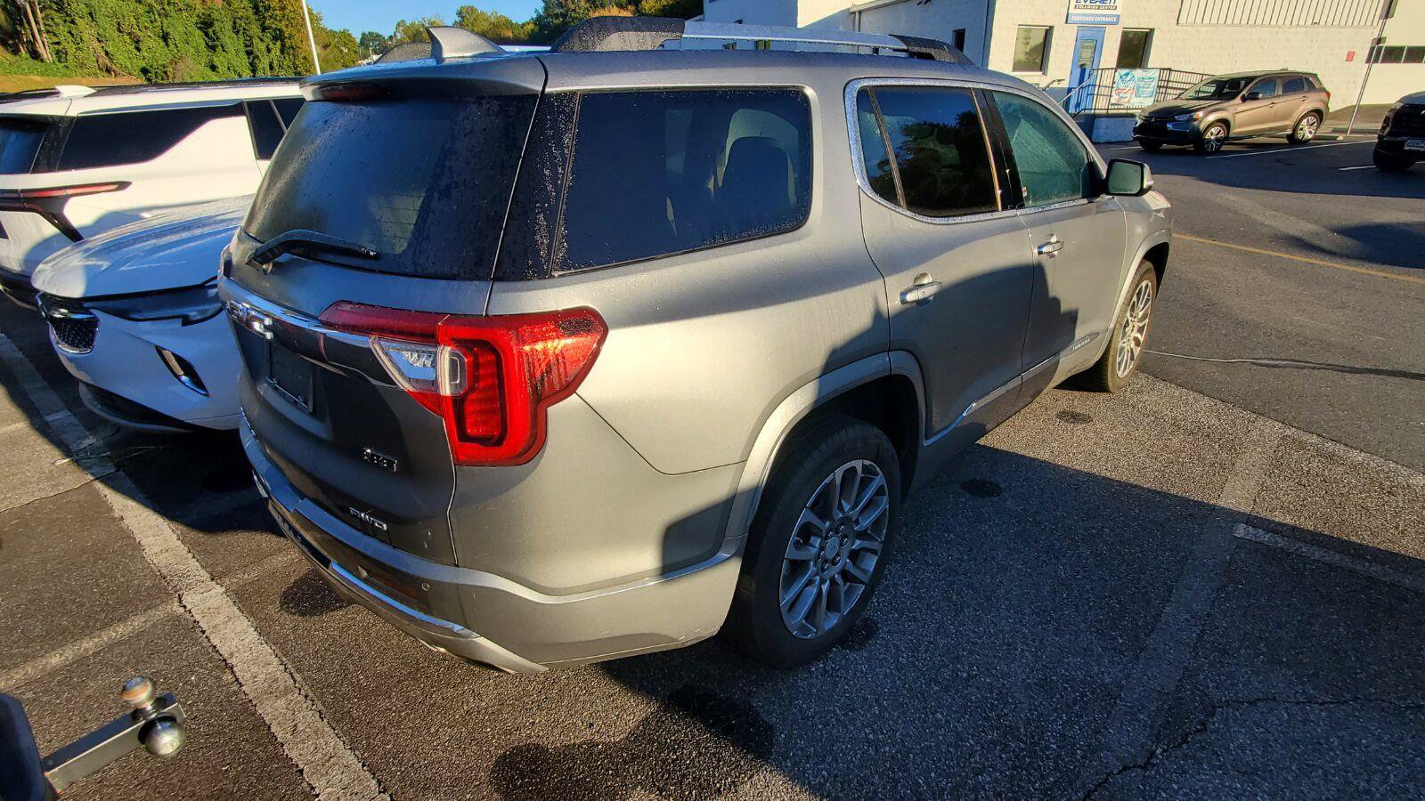Used 2023 GMC Acadia Denali w/ Denali Technology Package AWD/4WD image 10