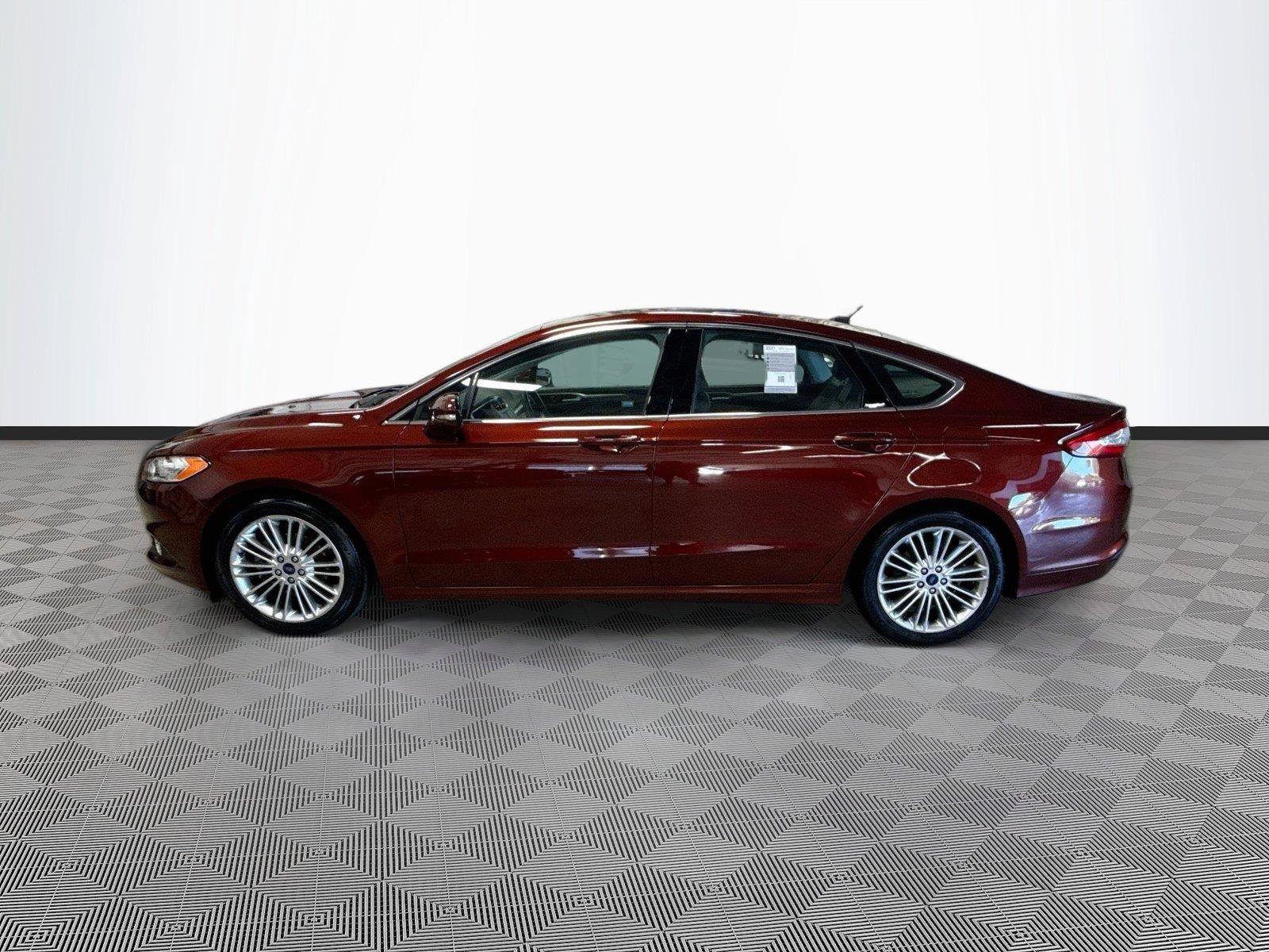 Used 2015 Ford Fusion SE w/ Equipment Group 202A FWD image 4