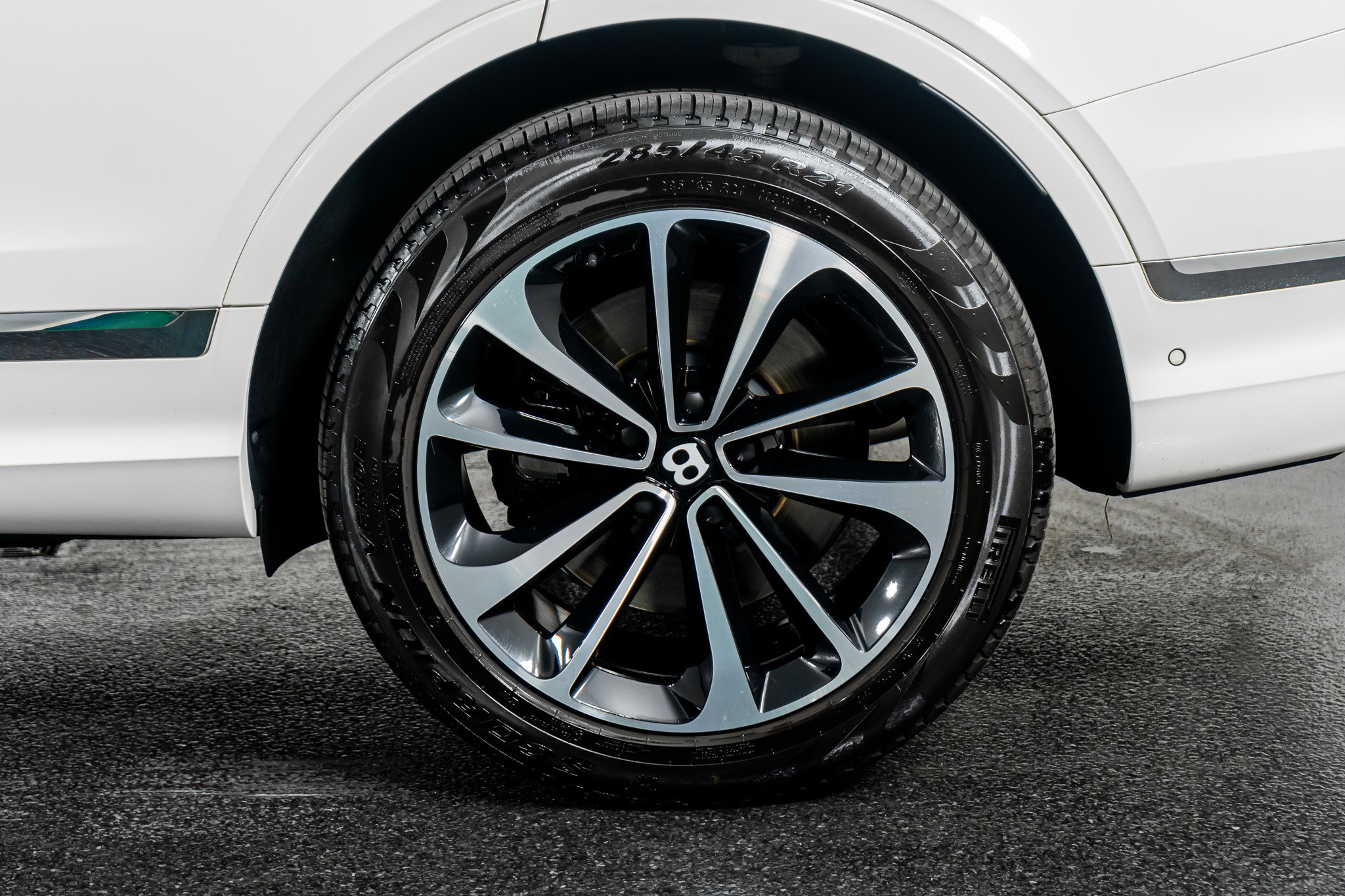 Used 2023 Bentley Bentayga Extended Wheelbase image 18