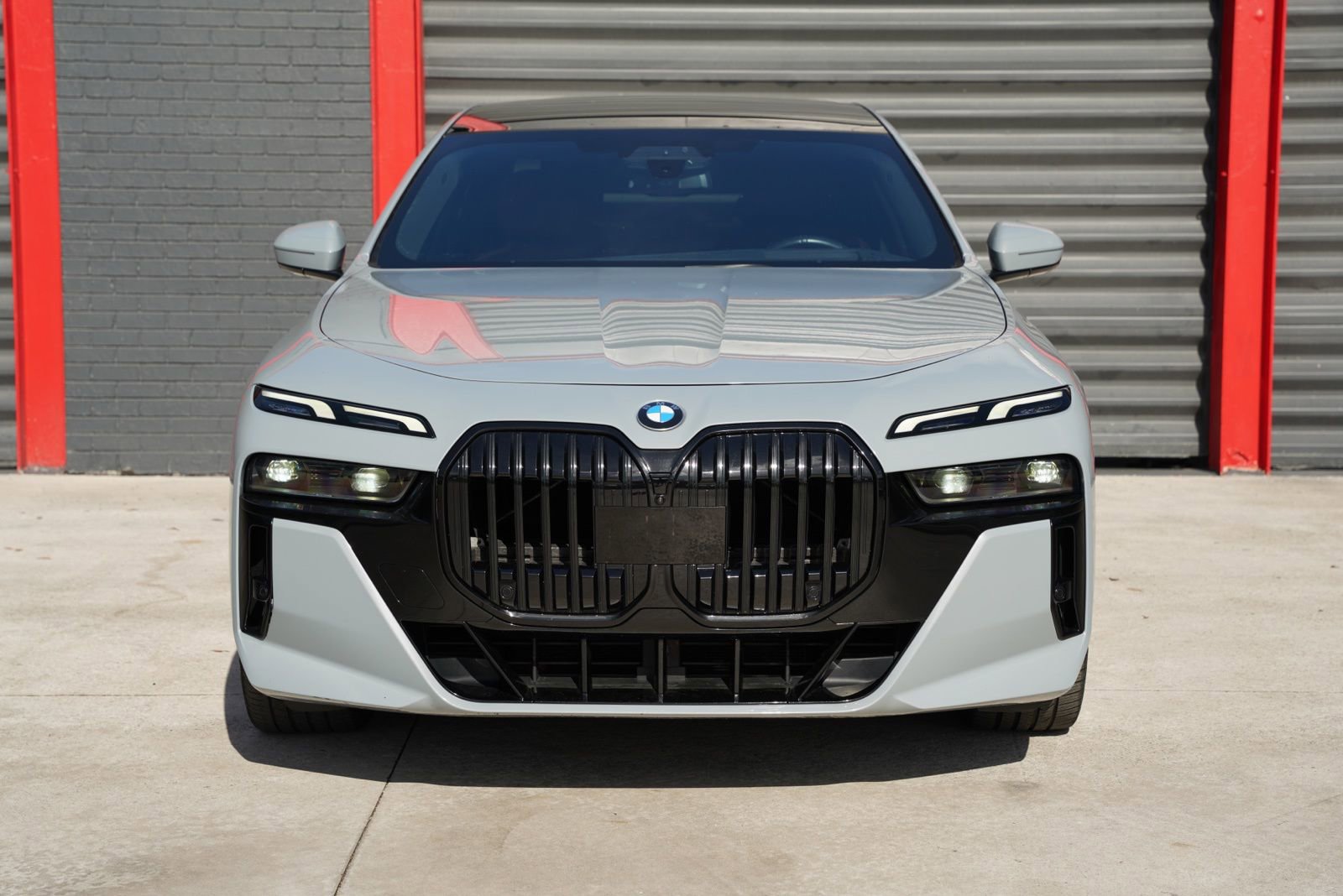 Used 2023 BMW 760i xDrive video 2