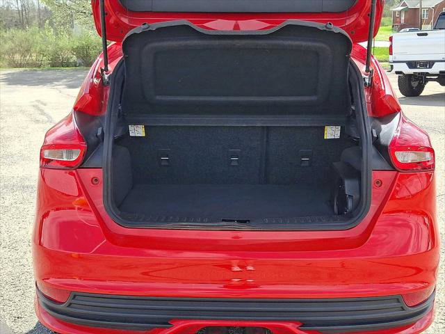 Used 2016 Ford Focus ST w/ Equipment Group 402A FWD image 32