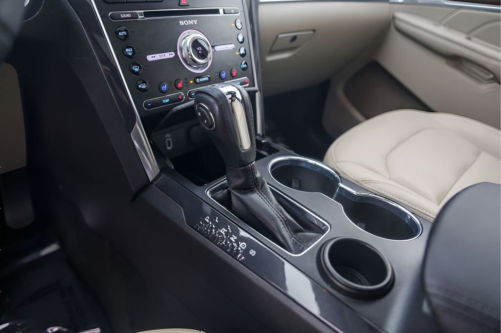 Used 2018 Ford Explorer Limited w/ Equipment Group 301A FWD image 24