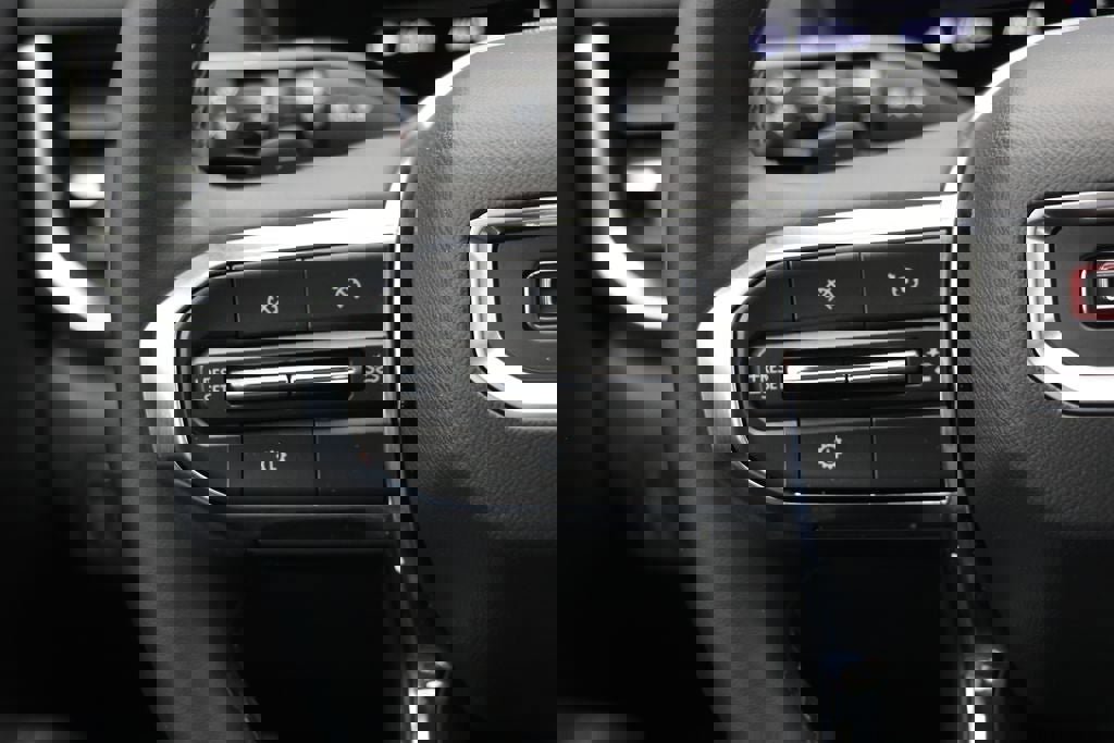 Used 2025 GMC Terrain Elevation image 19