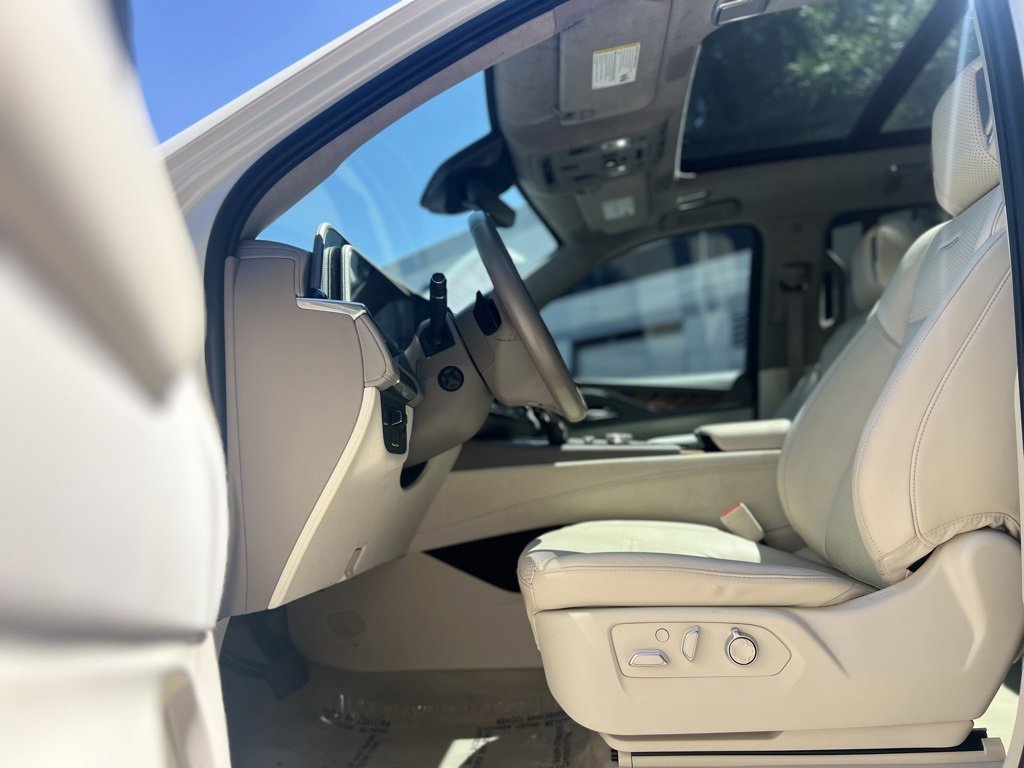 Used 2022 Cadillac Escalade Premium Luxury Platinum image 9