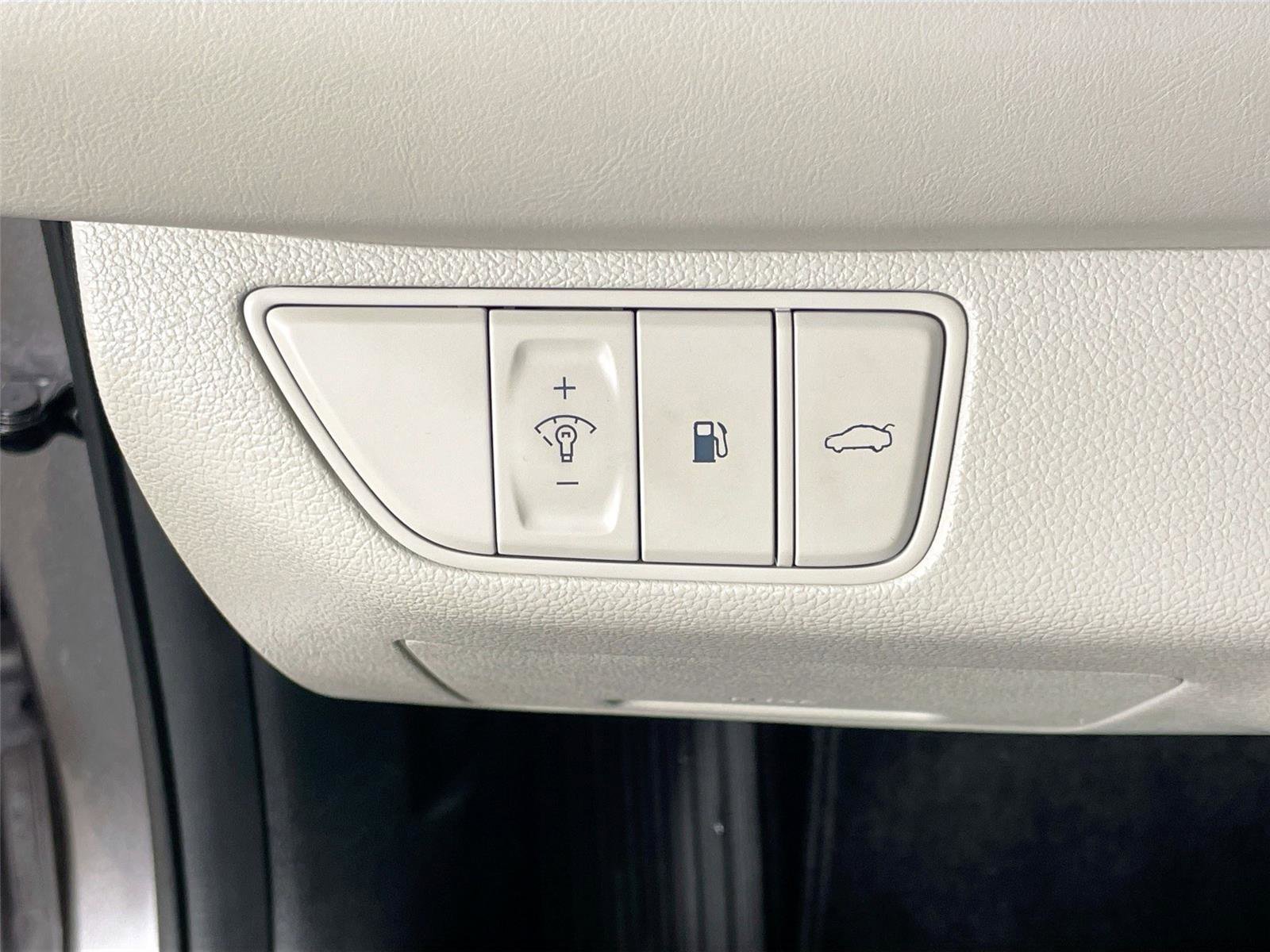 Used 2025 Genesis G70 2.5T image 10